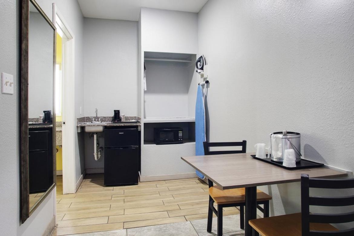 Plantation Suites And Conference Center ポート・アランサス エクステリア 写真